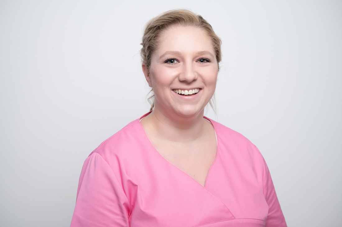 Zahnarzt Neuss Holzheim – Jonek / Gensior – Team – Jessica Kämmerer Zahnarzt Neuss Holzheim - Jonek / Gensior - Team - Jessica Kämmerer