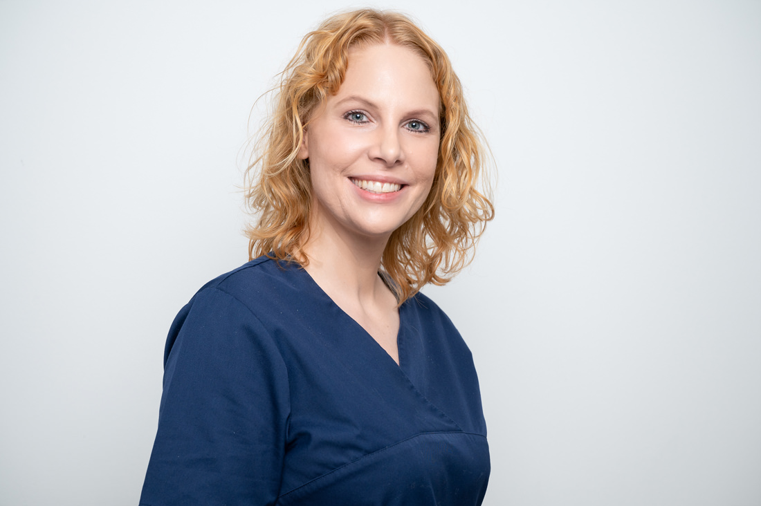 Zahnarzt Neuss Holzheim – Jonek / Gensior – Team – Julia Jonek Zahnarzt Neuss Holzheim - Jonek / Gensior - Team - Julia Jonek